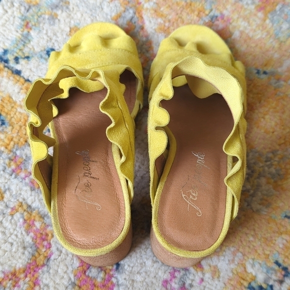 Free People Rosie Ruffled Suede Leather Open Toe Heeled Sandals Chartreuse 36 - Picture 5 of 16